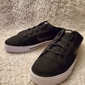 Nike Court Legacy Women's Mules